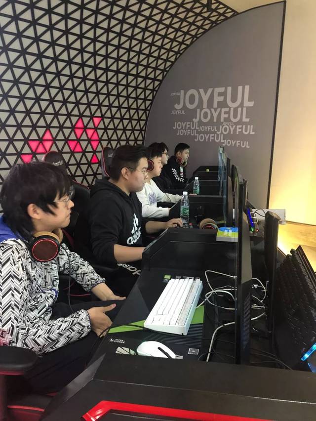 育中的人性 育中的人性